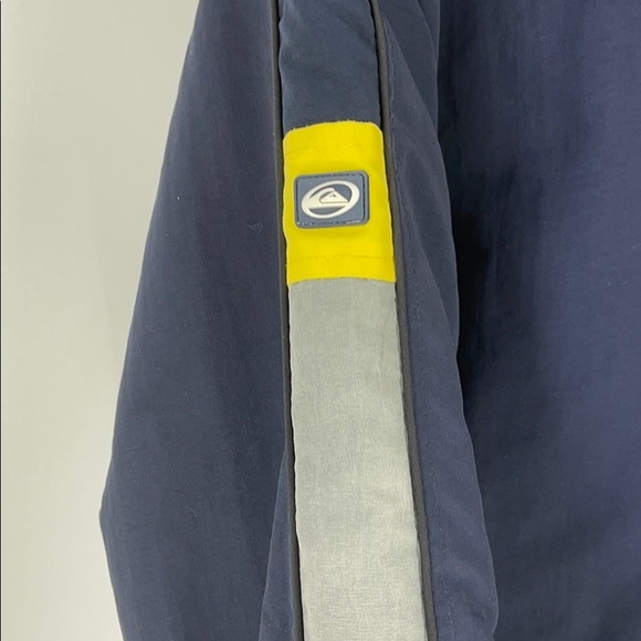 Quicksilver 100% Nylon zipper front Jacket - Picture 9 of 12